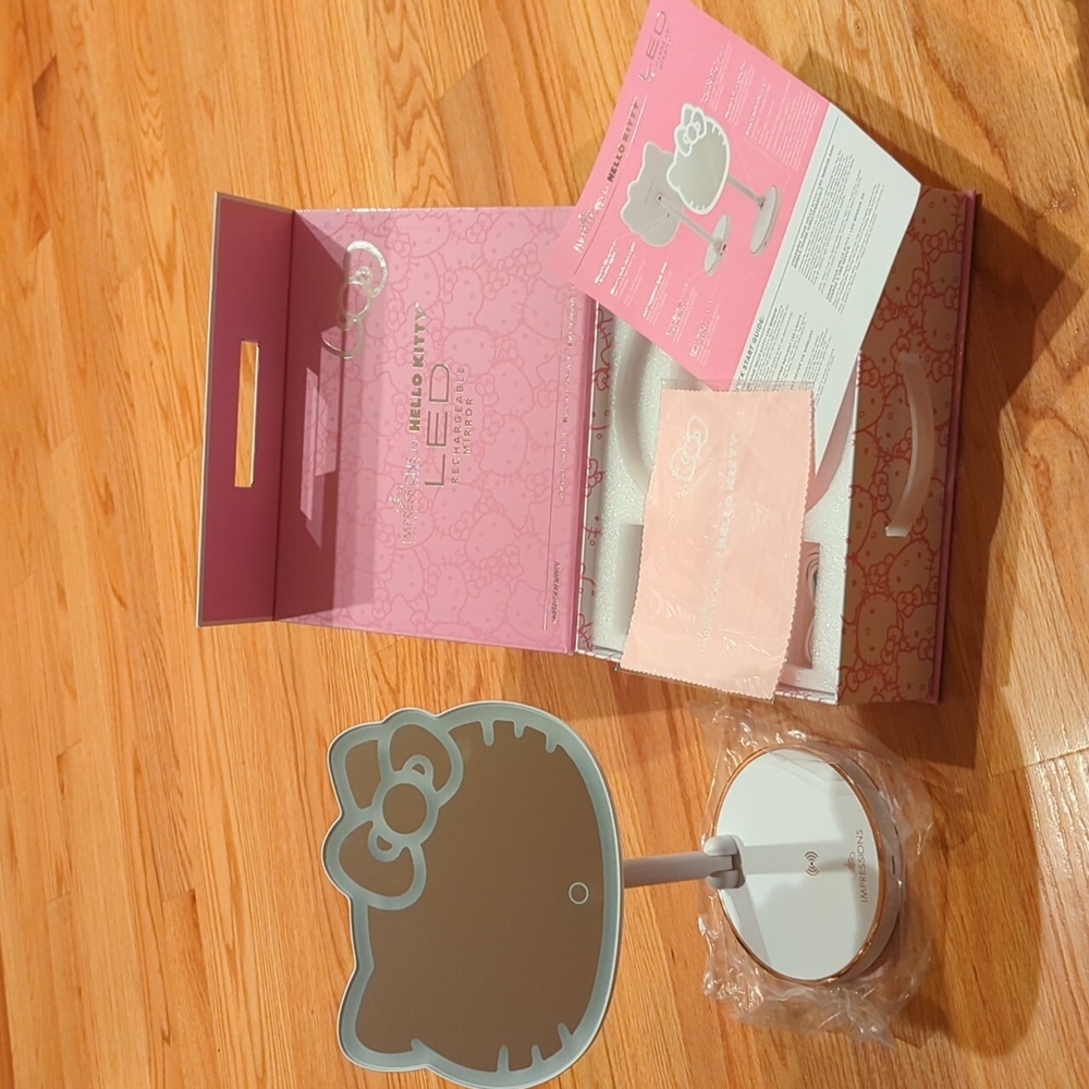 Hello Kitty Led Mirror With Wireless Charge Pad - image 5